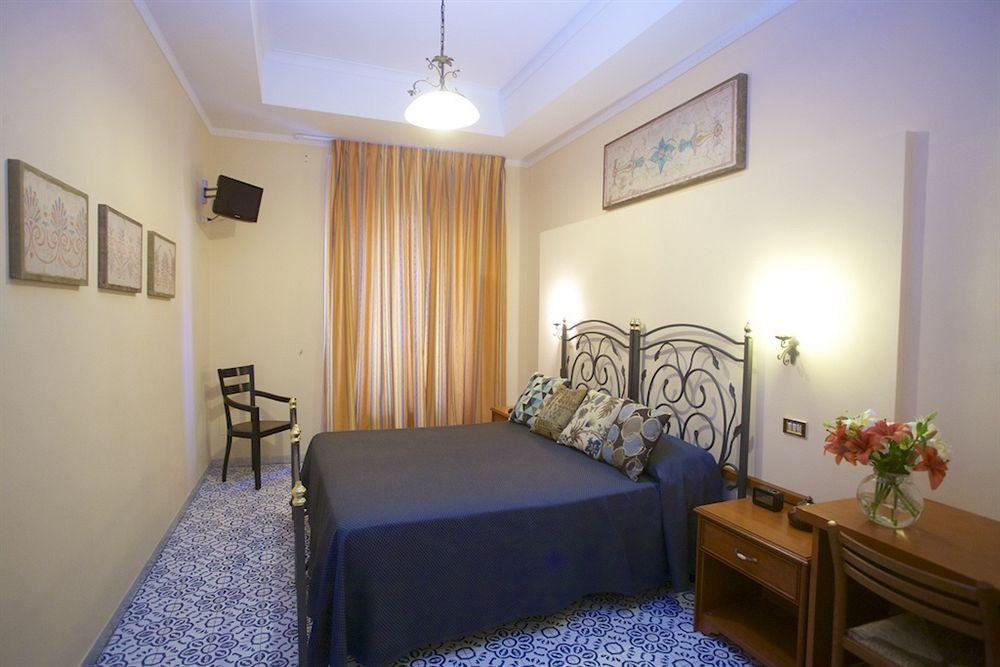 Nicolas Inn Рим Екстериор снимка