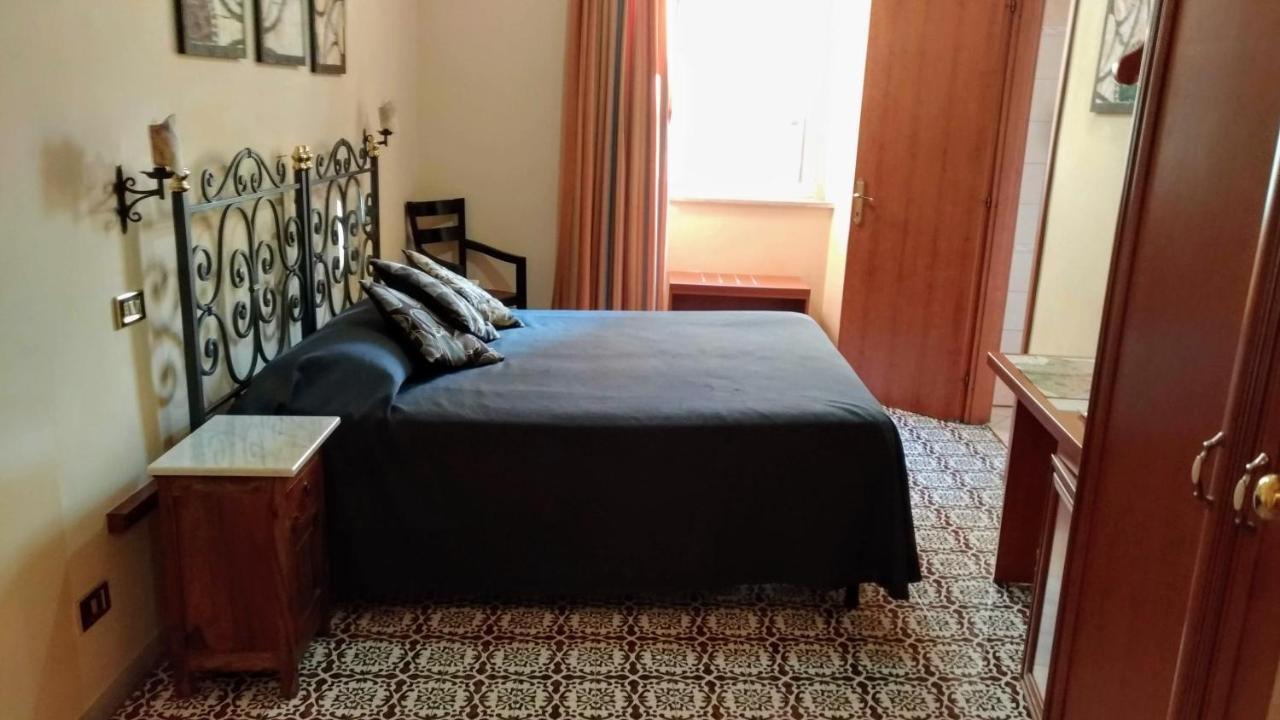 Nicolas Inn Рим Екстериор снимка