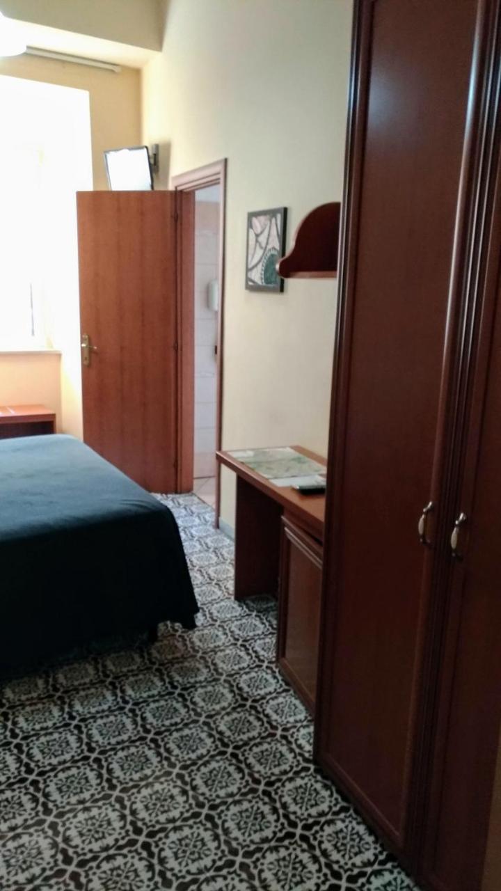 Nicolas Inn Рим Екстериор снимка