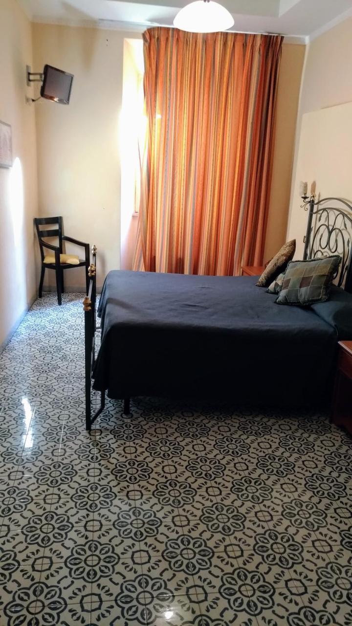 Nicolas Inn Рим Екстериор снимка