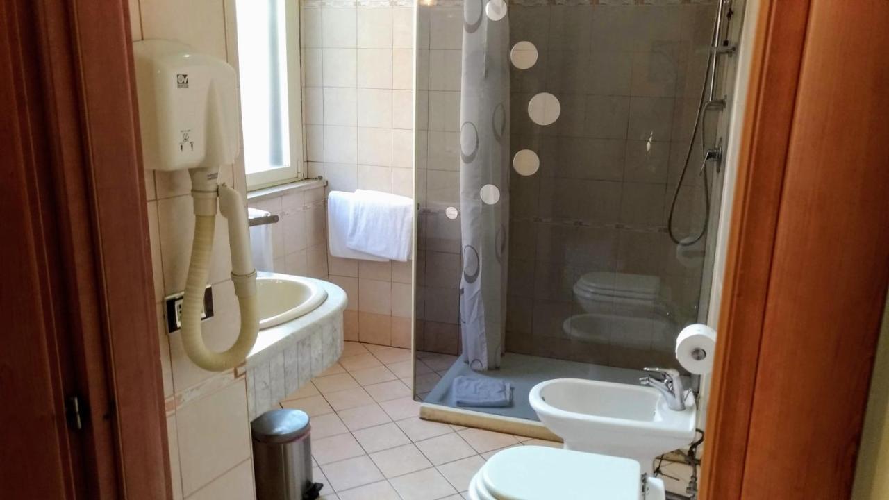 Nicolas Inn Рим Екстериор снимка