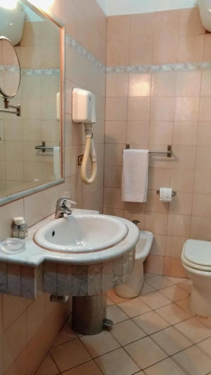 Nicolas Inn Рим Екстериор снимка